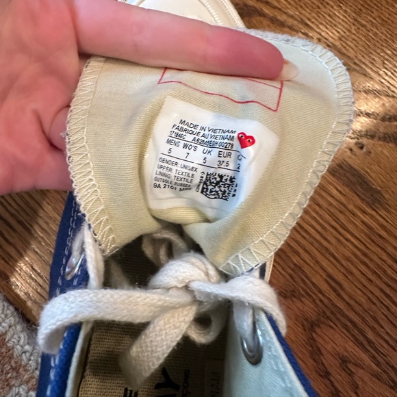 Blue comme does garçons PLAY x converse unisex single heart high-top sneaker - Picture 10 of 15